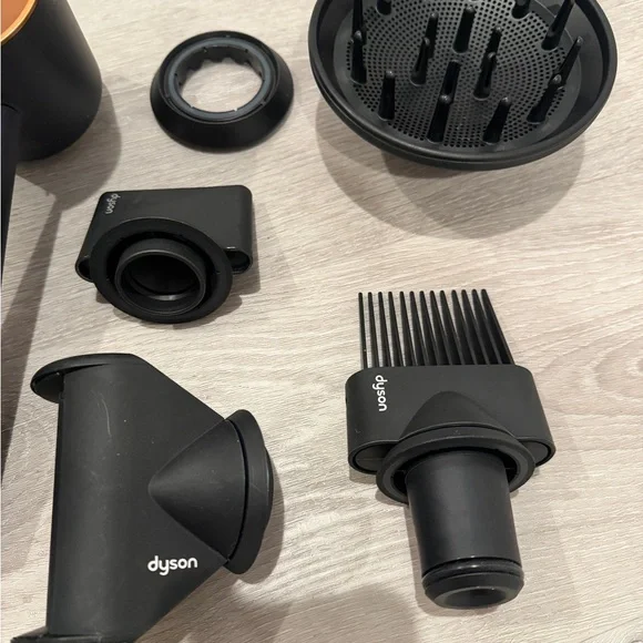 Dyson supersonic Hair Dryer in Blue and Orange with Black Attachments - Picture 4 of 5